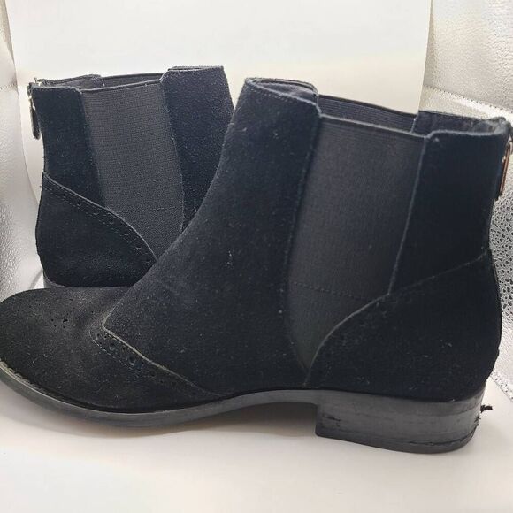 Adrienne Vittadini Womens Boots Size 9 Black Suede Wing Tip Detail Like New - Picture 8 of 8